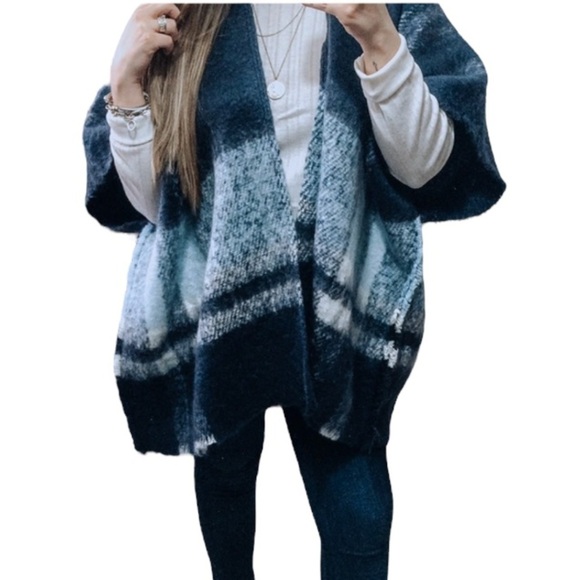 Aerie plaid poncho navy blue os one size